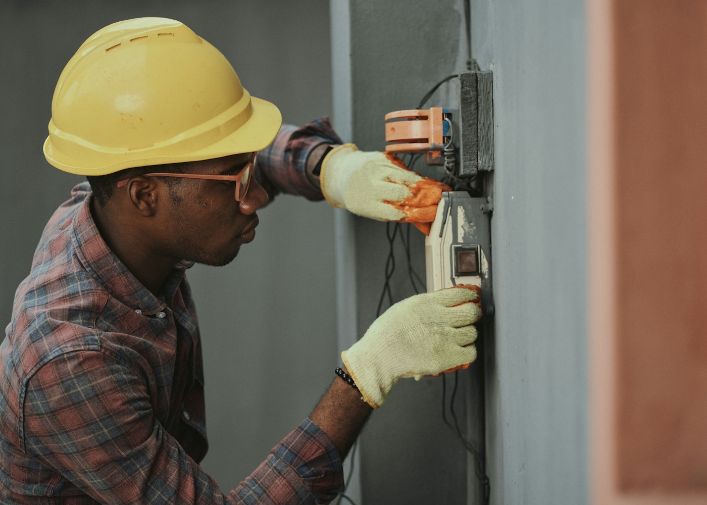 DRX electrician performing commercial electrical maintenance